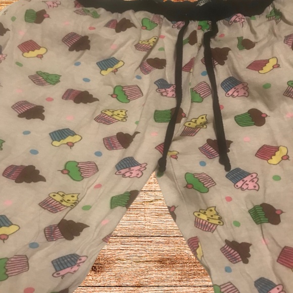 Pajama Pants For Women L Cupcake Patterns Preowned - Picture 3 of 4